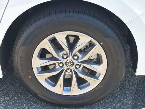 Certified 2023 Toyota Sienna LE FWD image 30
