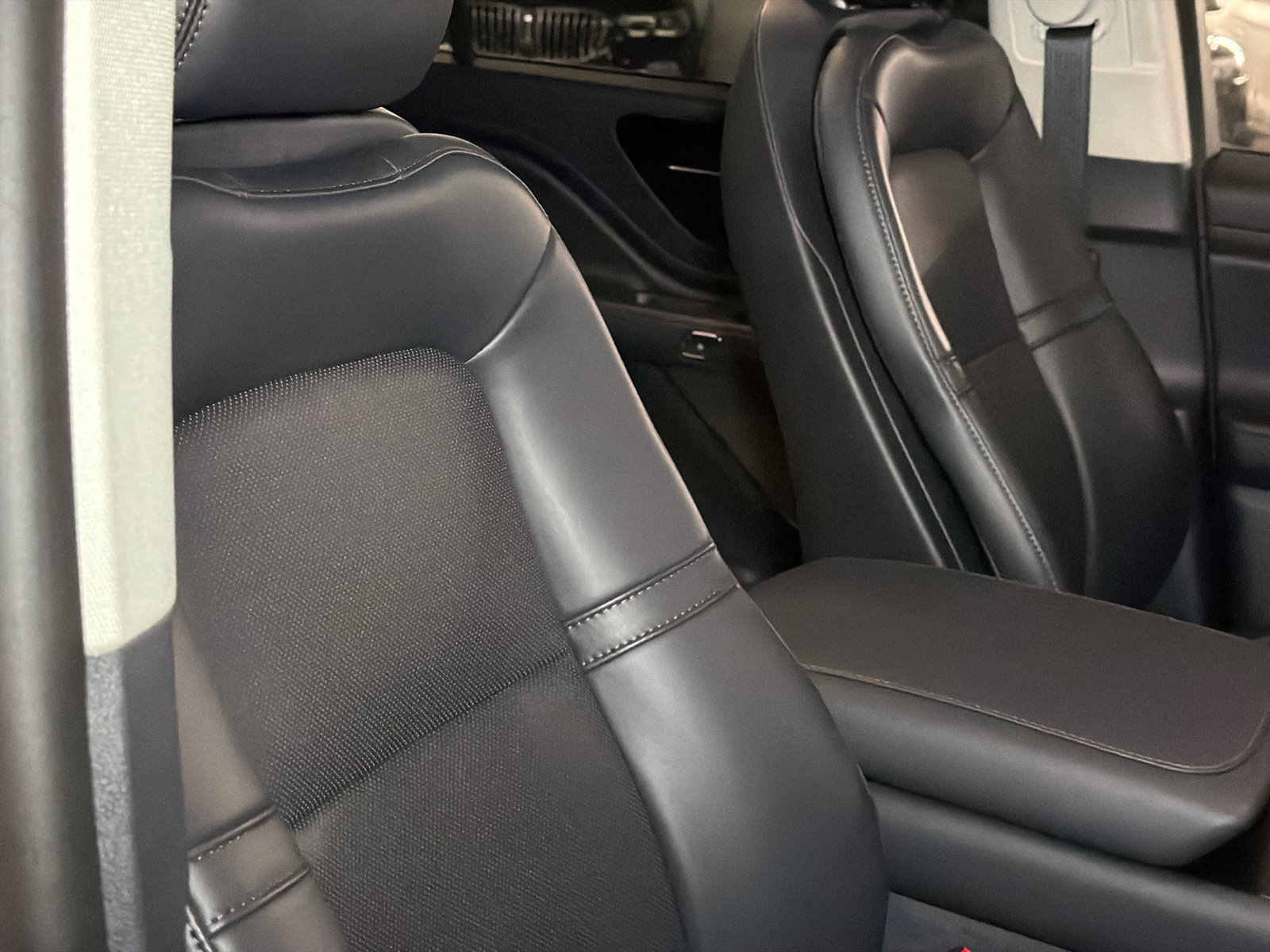 New 2026 Lincoln Aviator AWD w/ Jet Appearance Package image 11