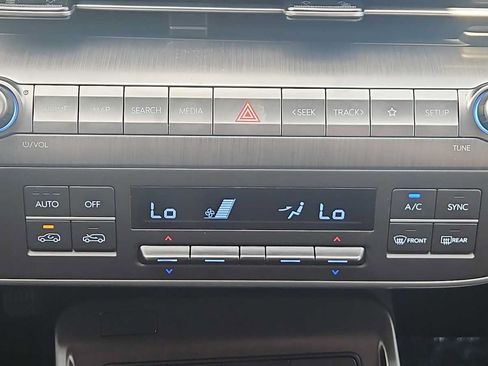 Used 2024 Hyundai Kona Limited FWD image 17