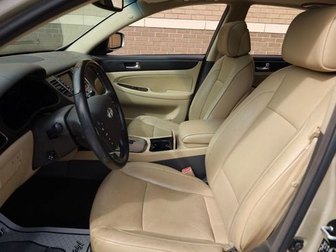 Used 2010 Hyundai Genesis 4.6 image 12