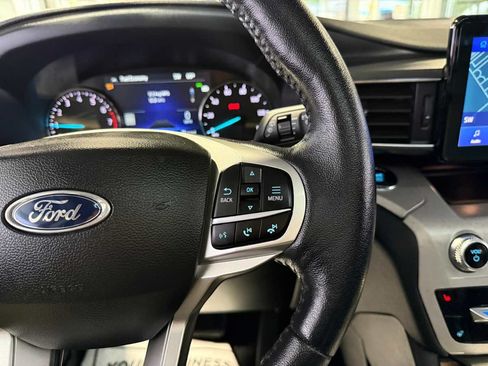 Used 2023 Ford Explorer XLT w/ Equipment Group 202A AWD/4WD image 10