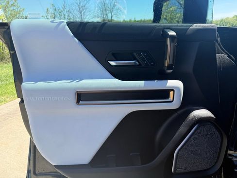 Used 2025 GMC Hummer EV 3X w/ LPO, Illumination Package AWD/4WD image 30