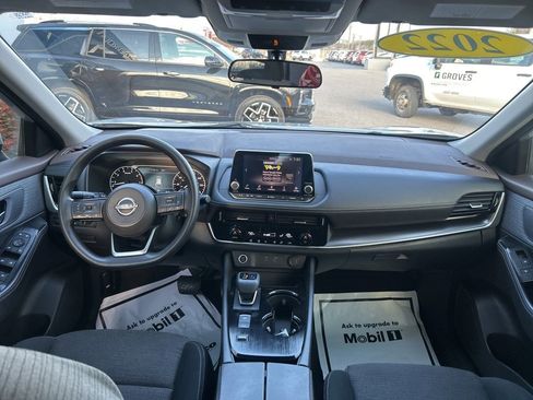 Used 2022 Nissan Rogue SV image 13