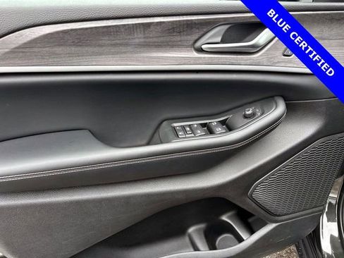 Used 2024 Jeep Grand Cherokee L Limited w/ Black Appearance Package image 11