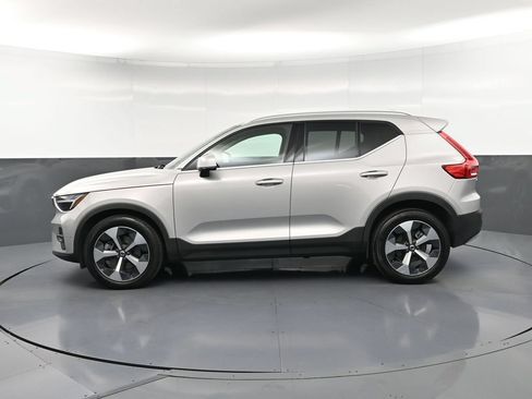 Used 2023 Volvo XC40 B5 Plus w/ Driver Assist Package AWD/4WD image 2
