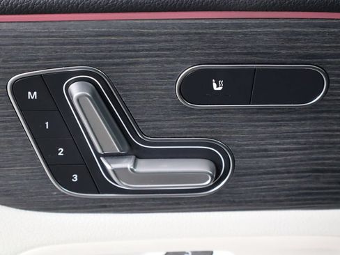 Used 2021 Mercedes-Benz GLB 35 AMG 4MATIC image 21