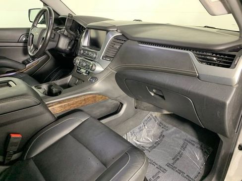 Used 2019 Chevrolet Suburban LT image 10
