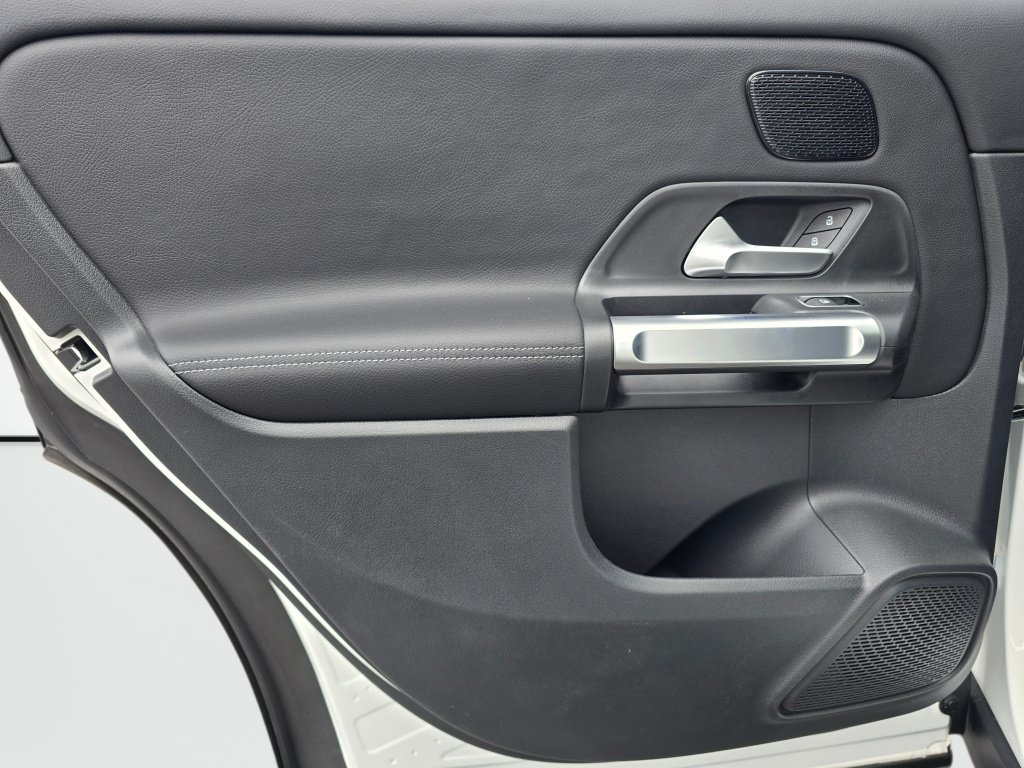 New 2026 Mercedes-Benz GLB 250 4MATIC image 18