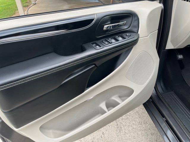 Used 2018 Dodge Grand Caravan SXT FWD image 14