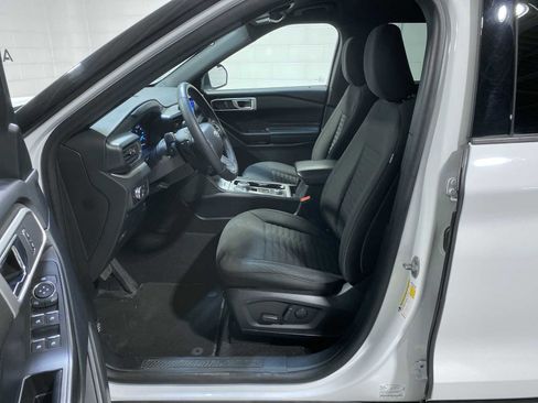 Used 2020 Ford Explorer XLT w/ Comfort Package AWD/4WD image 2
