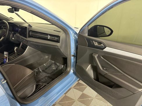 Used 2025 Volkswagen Jetta Sport FWD image 31