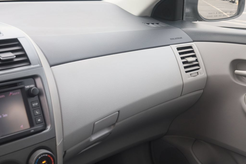 Used 2013 Toyota Corolla LE FWD image 14