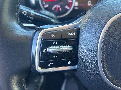 Used 2022 Kia Carnival EX FWD image 55
