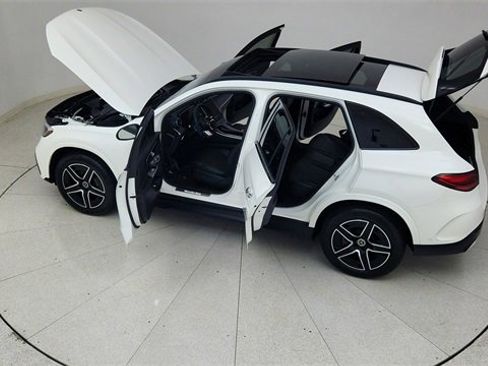 Used 2024 Mercedes-Benz GLC 300 4MATIC w/ AMG Line image 86