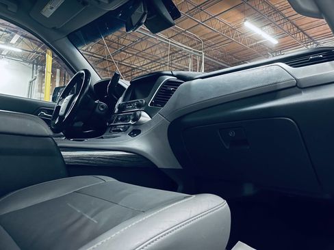 Used 2018 Chevrolet Suburban LT RWD image 25