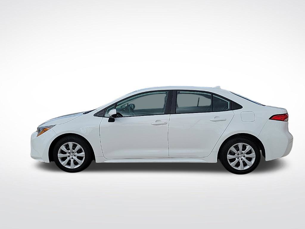 Used 2024 Toyota Corolla LE FWD image 2