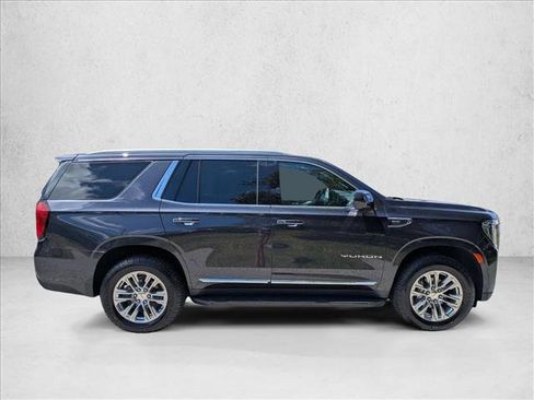 Used 2023 GMC Yukon SLT AWD/4WD image 4