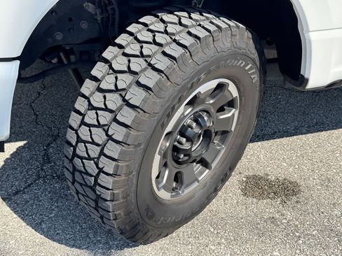 Used 2024 Ford F350 Platinum w/ Tremor Off-Road Package AWD/4WD image 43