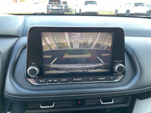 Certified 2025 Nissan Rogue SV image 29