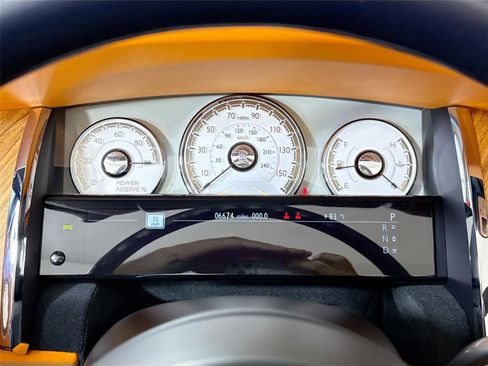 Used 2021 Rolls-Royce Dawn RWD image 18