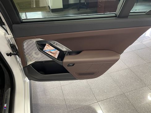 Used 2024 BMW i7 xDrive60 AWD/4WD image 42