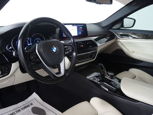 Used 2019 BMW 530e xDrive w/ Convenience Package AWD/4WD image 12