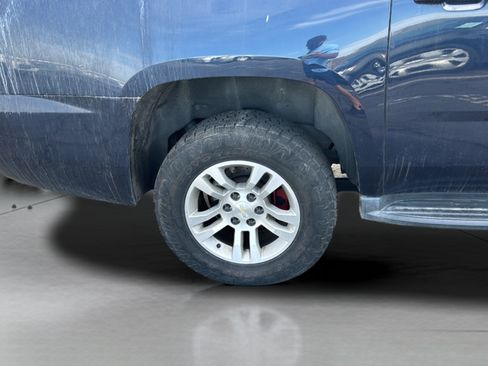 Used 2018 Chevrolet Suburban LT RWD image 15