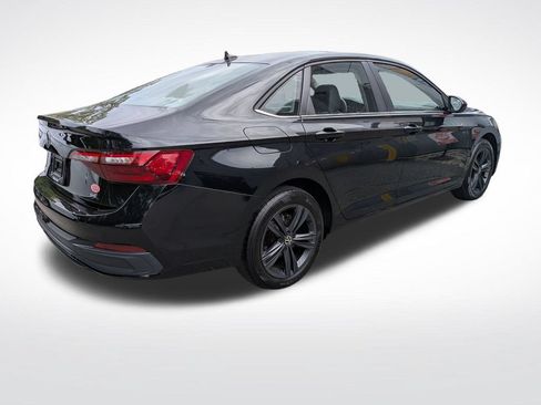 Used 2024 Volkswagen Jetta SE w/ Panoramic Sunroof Package FWD image 3
