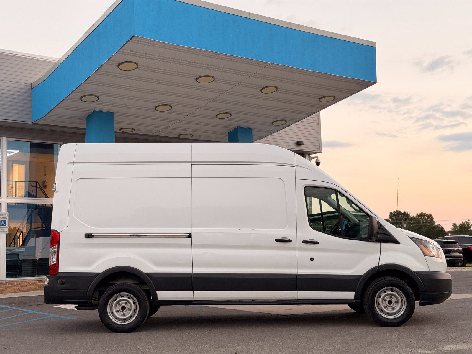 Used 2018 Ford Transit 350 148 High Roof RWD image 6