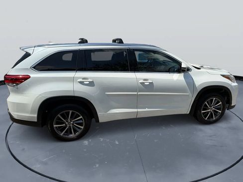 Used 2018 Toyota Highlander XLE w/ Protection Package #3 AWD/4WD image 4