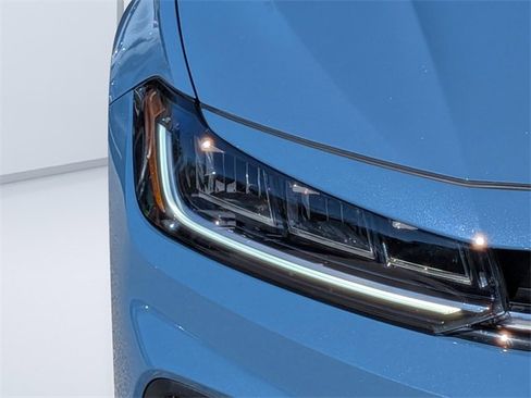 Certified 2025 Volkswagen Jetta Sport image 9