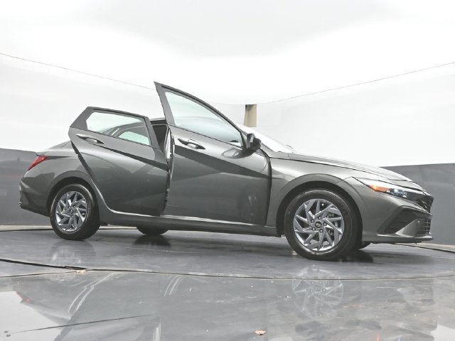 Used 2026 Hyundai Elantra Hybrid FWD image 49