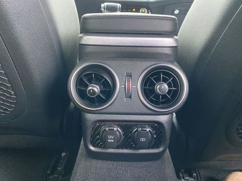 Used 2022 Kia Stinger GT1 image 22