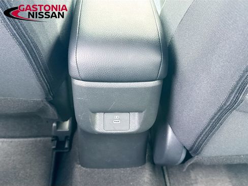 Used 2025 Nissan Versa SV FWD image 31