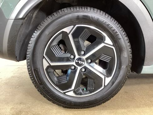 Used 2023 Kia Niro EX w/ EX Cold Weather Package FWD image 35