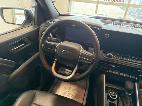 Used 2025 Chevrolet Colorado Z71 w/ Technology Package AWD/4WD image 29