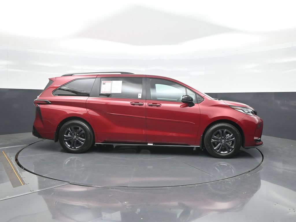 Used 2026 Toyota Sienna XSE AWD/4WD image 8
