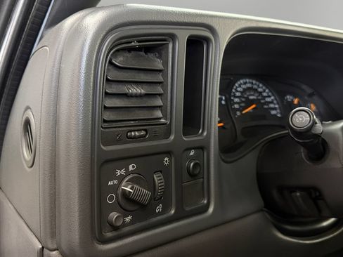 Used 2005 Chevrolet Silverado 2500 LS RWD image 18