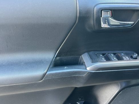 Used 2021 Toyota Tacoma TRD Off-Road w/ Technology Package image 11