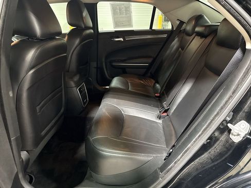 Used 2018 Chrysler 300 Touring L RWD image 22