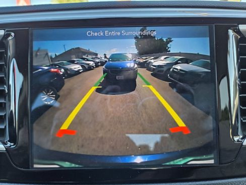 Used 2018 Chrysler Pacifica Touring Plus FWD image 16