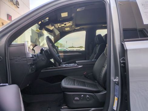 Used 2026 Cadillac Escalade Platinum Sport w/ LPO, ONYX Package AWD/4WD image 12