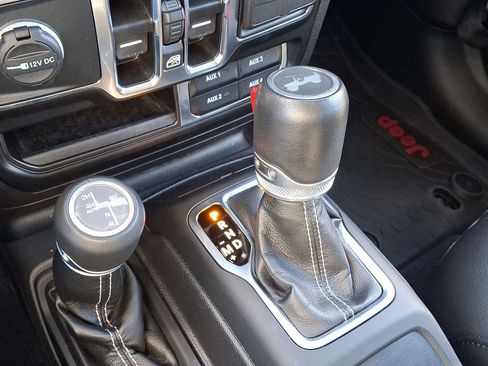 Used 2022 Jeep Wrangler Unlimited Sahara w/ Cold Weather Group image 18