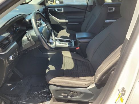Used 2021 Ford Explorer XLT image 8