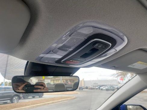 Used 2022 Hyundai Elantra Limited image 24