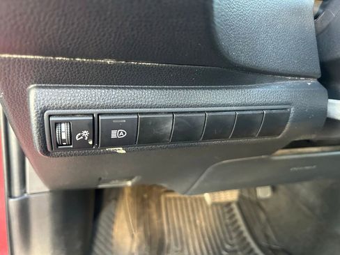 Used 2021 Toyota Corolla LE FWD image 18
