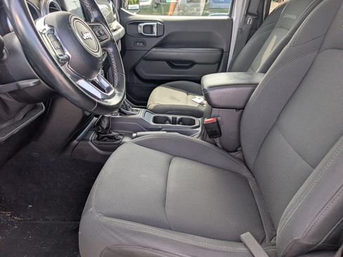 Used 2021 Jeep Wrangler Unlimited Sahara AWD/4WD image 8