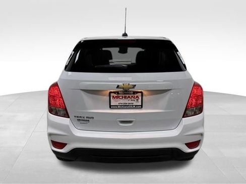 Used 2022 Chevrolet Trax LS w/ Tint and Cruise Package AWD/4WD image 8