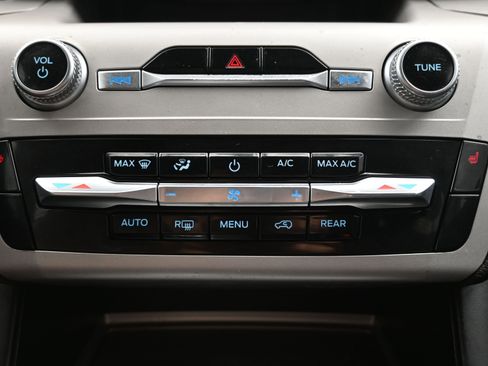 Used 2023 Ford Explorer XLT image 17