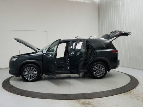Used 2025 Nissan Pathfinder SL w/ SL Premium Package FWD image 12